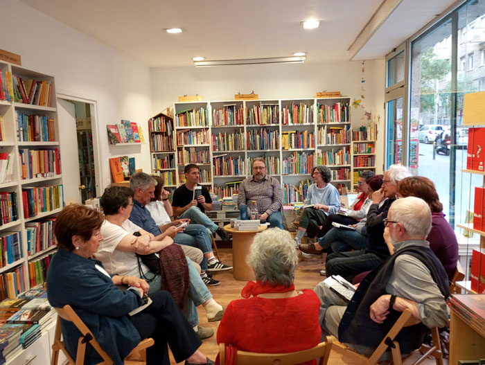 Club de lectura adultos en la librería